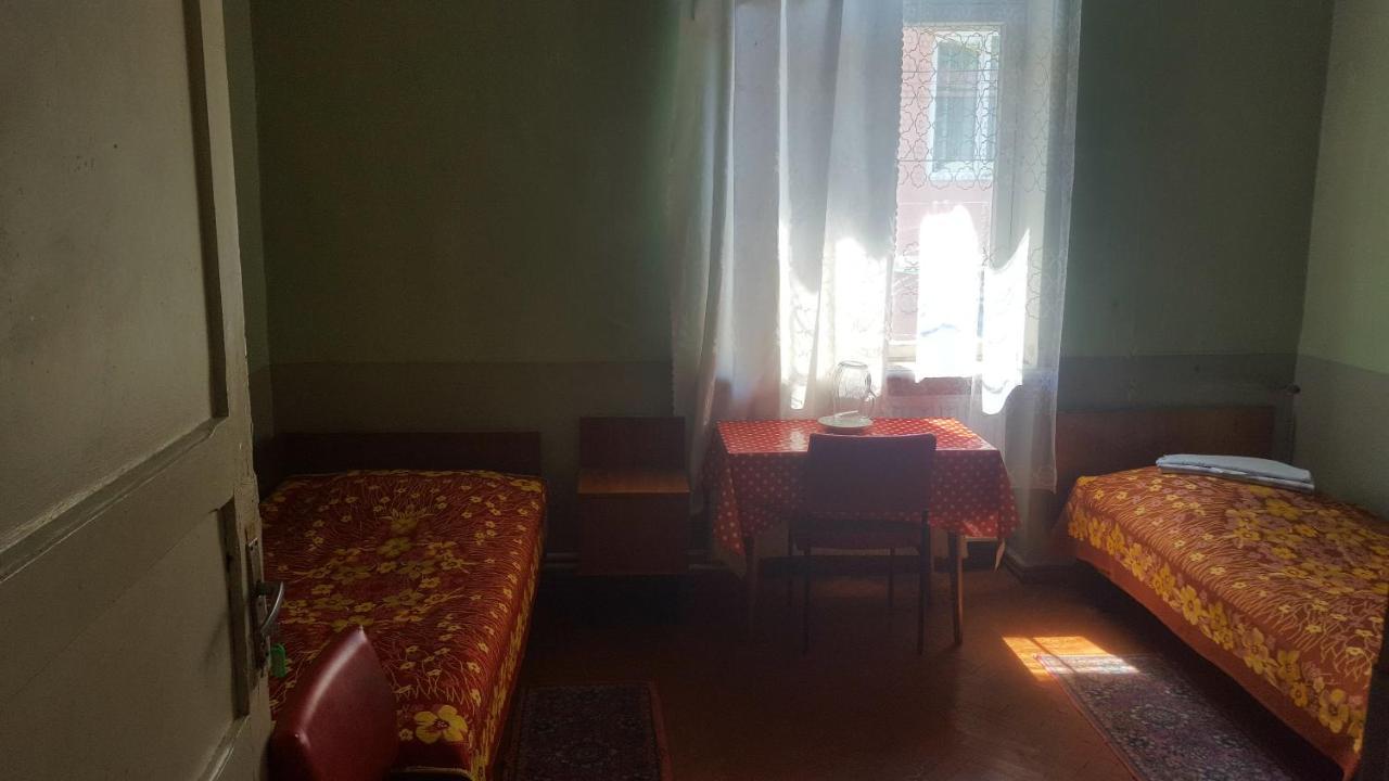 Firuza Hostel Bordzjomi Buitenkant foto